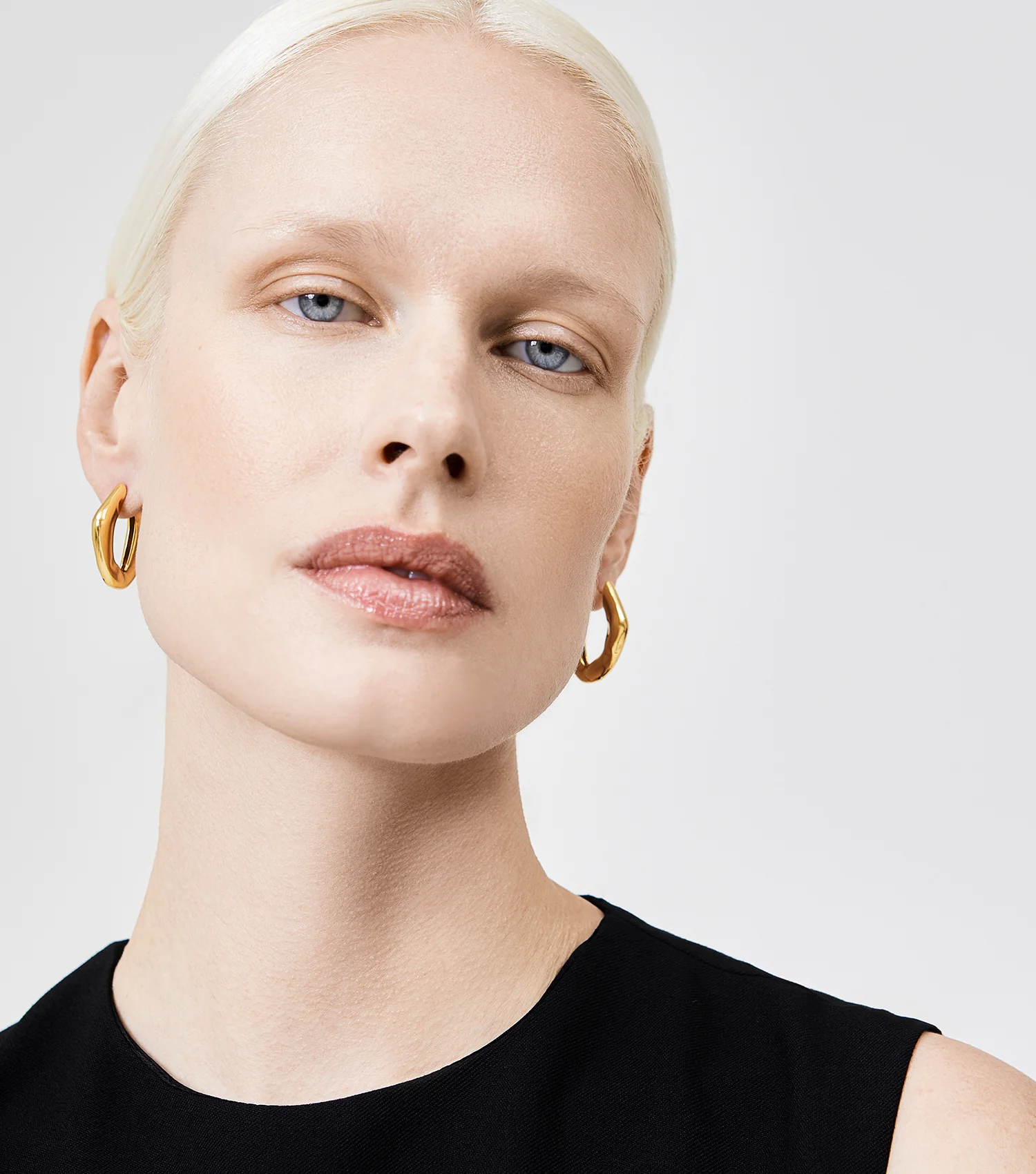 The Hoop Earrings - Gold - Image 6